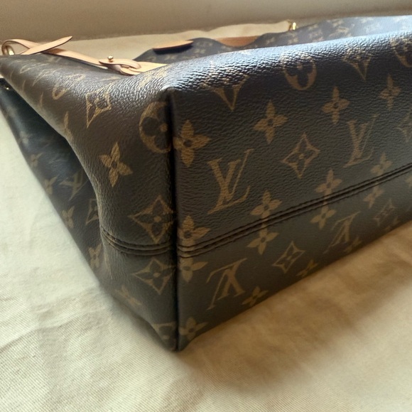 Louis Vuitton Graceful MM – Monogram Canvas with Bright Peony Interior - Picture 4 of 10